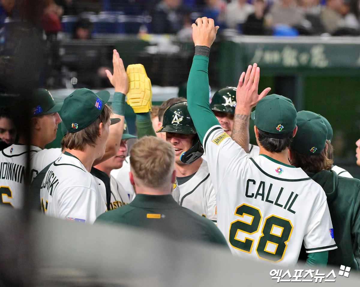 5일 오후 일본 도쿄돔에서 열린 2026 월드베이스볼클래식(WBC) C조 대만과 호주의 경기, 5회말 무사 1루 호주 퍼킨스가 투런 홈런을 날린 후 기뻐하고 있다. 도쿄, 김한준 기자