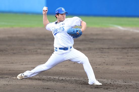 삼성 라이온즈의 새로운 희망으로 떠오른 최원태가 5일 일본 오키나와 아카마 구장에서 열린 LG 트윈스와 스프링캠프 연습경기에 선발 등판해 4이닝(64구) 4피안타 무사사구 3탈삼진 1실점으로 호투했다. 삼성 라이온즈