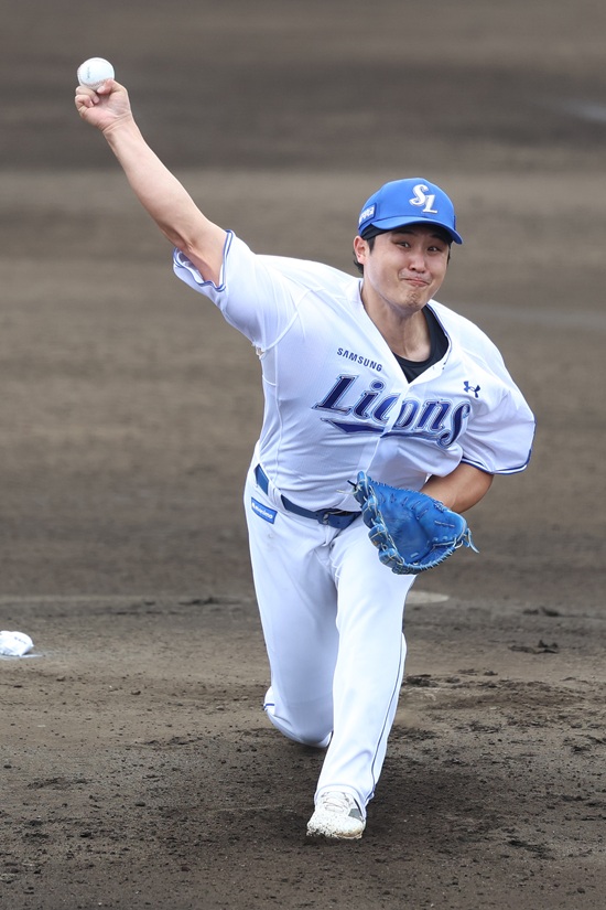 삼성 라이온즈의 새로운 희망으로 떠오른 최원태가 5일 일본 오키나와 아카마 구장에서 열린 LG 트윈스와 스프링캠프 연습경기에 선발 등판해 4이닝(64구) 4피안타 무사사구 3탈삼진 1실점으로 호투했다. 삼성 라이온즈