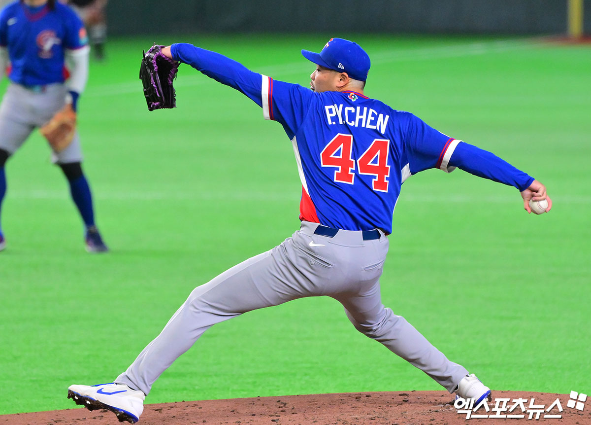 5일 오후 일본 도쿄돔에서 열린 2026 월드베이스볼클래식(WBC) C조 대만과 호주의 경기, 5회말 대만 천보위가 공을 힘차게 던지고 있다. 도쿄, 김한준 기자