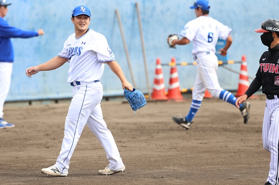 삼성 라이온즈의 새로운 희망으로 떠오른 최원태가 5일 일본 오키나와 아카마 구장에서 열린 LG 트윈스와 스프링캠프 연습경기에 선발 등판해 4이닝(64구) 4피안타 무사사구 3탈삼진 1실점으로 호투했다. 삼성 라이온즈