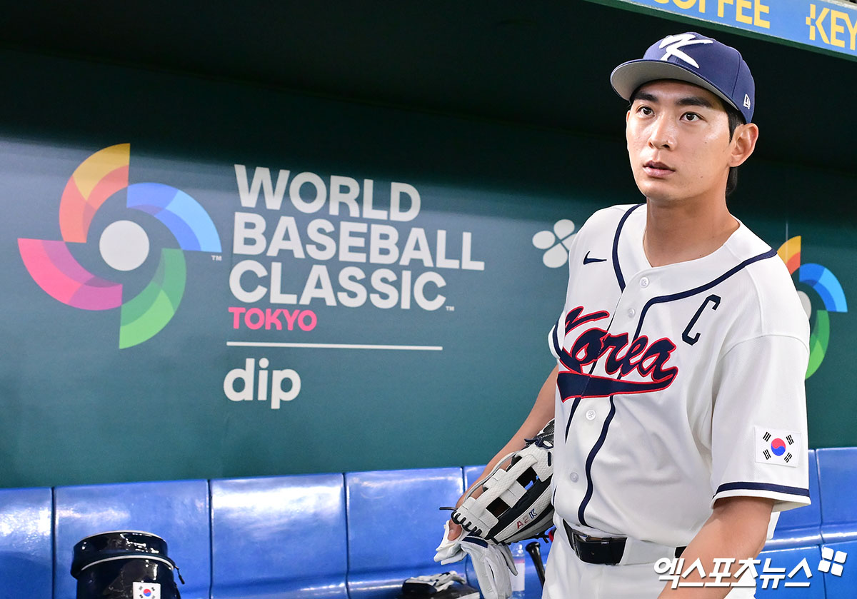 2026 월드베이스볼클래식(WBC) 야구대표팀이 본선 첫 경기 체코전 선발 라인업을 공개했다. 앞서 일본프로야구(NPB) 오릭스 버펄로스전에서 막강한 화력을 과시했던 그 타선이 그대로 출격한다. 한국은 5일 오후 7시부터 일본 도쿄돔에서 WBC C조 조별리그 1차전 체코와 맞대결을 치른다. 이날 한국은 김도영(지명타자)~저마이 존스(좌익수)~이정후(중견수)~안현민(우익수)~문보경(1루수)~셰이 위트컴(3루수)~김혜성(2루수)~박동원(포수)~김주원(유격수)으로 이어지는 선발 타순을 앞세워 체코 선발 투수 우완 파디삭과 맞붙는다. 한국 선발 투수는 소형준이며, 정우주가 뒤에서 대기한다. 엑스포츠뉴스DB