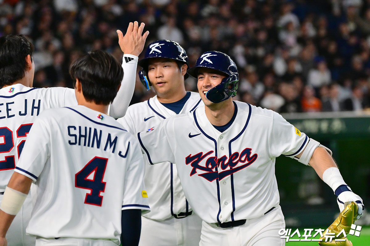5일 오후 일본 도쿄돔에서 열린 2026 월드베이스볼클래식(WBC) C조 체코와 한국의 경기, 5회말 1사 1루 한국 위트컴이 투런 홈런을 날린 후 기뻐하고 있다. 도쿄, 김한준 기자