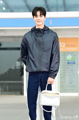 송강 '가방으로 포인트 주고'[엑's HD포토]