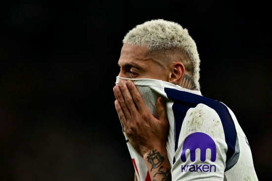 이고르 투도르 감독이 이끄는 토트넘이 6일(한국시간) 영국 런던에 있는 토트넘 홋스퍼 스타디움에서 열린 크리스털 팰리스와의 2025-2026시즌 프리미어리그 29라운드 홈 경기에서 1-3 완패를 당했다.   그야말로 참사다. 토트넘은 홈 경기에서 또다시 패배하며 올해 치러진 리그 경기에서 단 한 경기도 이기지 못했다. 올해 치러진 국내 대회 12경기(리그 11경기, FA컵 1경기)에서 4무 8패로 극도로 부진하다. 연합뉴스