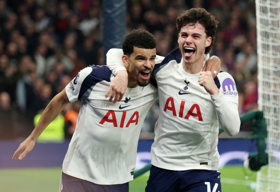 이고르 투도르 감독이 이끄는 토트넘이 6일(한국시간) 영국 런던에 있는 토트넘 홋스퍼 스타디움에서 열린 크리스털 팰리스와의 2025-2026시즌 프리미어리그 29라운드 홈 경기에서 1-3 완패를 당했다.   그야말로 참사다. 토트넘은 홈 경기에서 또다시 패배하며 올해 치러진 리그 경기에서 단 한 경기도 이기지 못했다. 올해 치러진 국내 대회 12경기(리그 11경기, FA컵 1경기)에서 4무 8패로 극도로 부진하다. 연합뉴스