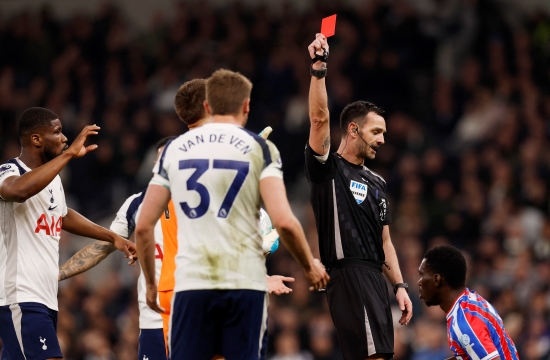 이고르 투도르 감독이 이끄는 토트넘이 6일(한국시간) 영국 런던에 있는 토트넘 홋스퍼 스타디움에서 열린 크리스털 팰리스와의 2025-2026시즌 프리미어리그 29라운드 홈 경기에서 1-3 완패를 당했다.   그야말로 참사다. 토트넘은 홈 경기에서 또다시 패배하며 올해 치러진 리그 경기에서 단 한 경기도 이기지 못했다. 올해 치러진 국내 대회 12경기(리그 11경기, FA컵 1경기)에서 4무 8패로 극도로 부진하다. 연합뉴스