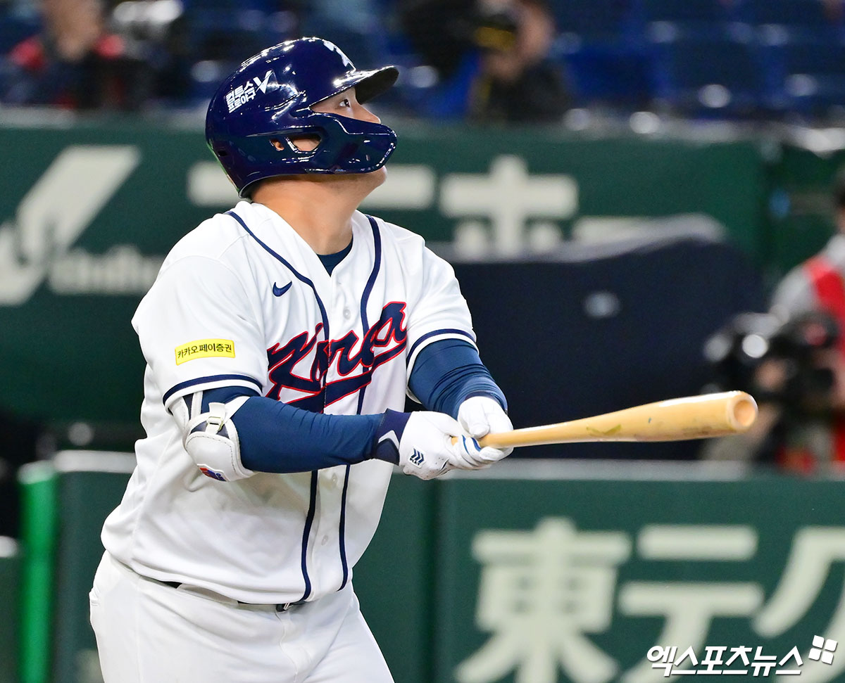 5일 오후 일본 도쿄돔에서 열린 2026 월드베이스볼클래식(WBC) C조 체코와 대한민국의 경기, 1회말 1사 만루 한국 문보경이 만루 홈런을 날리고 있다. 도쿄, 김한준 기자