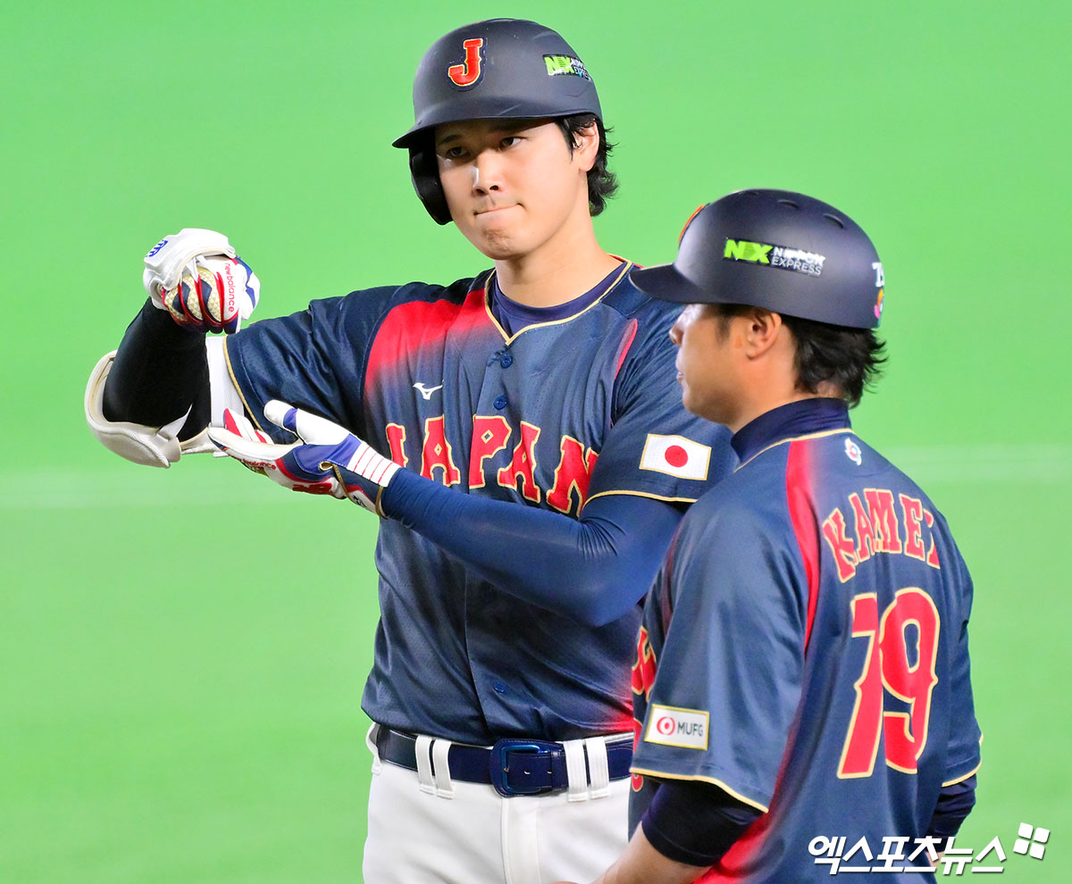 6일 오후 일본 도쿄돔에서 열린 2026 월드베이스볼클래식(WBC) C조 대만과 일본의 경기, 2회초 2사 2,3루 일본 오타니가 1타점 적시타를 날리고 있다. 도쿄, 김한준 기자