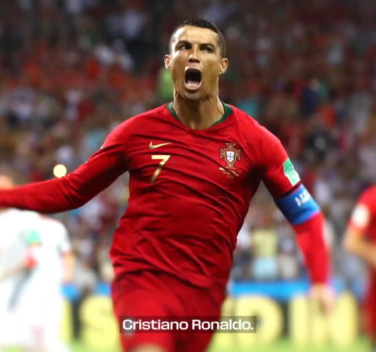 남미 매체 볼라빕은 6일(한국시간) 손흥민(LAFC)이 역대 최고의 월드컵 레전드로 리오넬 메시(인터 마이애미)가 아닌 크리스티아누 호날두(알나스르)를 택했다고 보도했다. 매체에 따르면 2026 국제축구연맹(FIFA) 북중미 월드컵(캐나다·미국·멕시코 공동개최) 개막일이 100일도 남지 않자 FIFA는 각국 국가대표팀 선수들에게 월드컵 최고 레전드 중 한 명을 선택해 줄 것을 요청했고 손흥민은 평소 우상으로 삼던 호날두를 택해 눈길을 끌었다. FIFA SNS