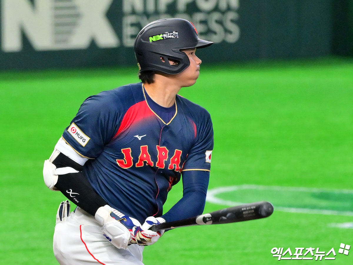 6일 오후 일본 도쿄돔에서 열린 2026 월드베이스볼클래식(WBC) C조 대만과 일본의 경기, 2회초 2사 2,3루 일본 오타니가 1타점 적시타를 날리고 있다. 도쿄, 김한준 기자