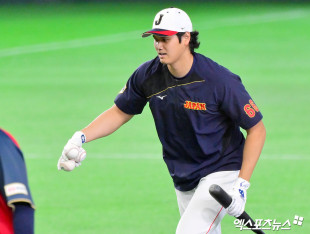 오타니 ‘한 손에 공 3개’[포토]