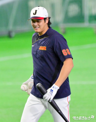 오타니 ‘볼 정리도 순식간에’[포토]