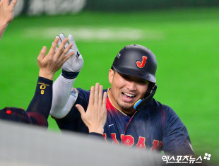 기뻐하는 스즈키[포토]