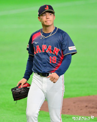 마운드 내려오는 야마모토[포토]