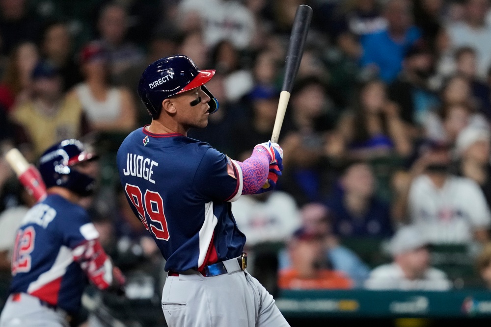 마크 데로사 감독이 이끄는 미국은 7일 미국 텍사스주 휴스턴의 다이킨파크에서 열린 2026 WBC 조별리그 B조 브라질과의 1차전에서 15-5로 승리했다. 마운드에서는 이정후(샌프란시스코 자이언츠)의 팀 동료인 로건 웹이 선발투수로 나와 4이닝 1피안타(1피홈런) 6탈삼진 1실점으로 호투를 펼치면서 승리투수가 됐다. 타선에서는 브라이스 투랑이 6타수 3안타 4타점 1득점으로 활약하며 팀 승리에 기여했다. 로만 앤서니(4타수 2안타 2타점 2볼넷 2득점), 카일 슈와버(4타수 2안타 2타점 2득점)도 팀의 기대에 부응했다. 연합뉴스