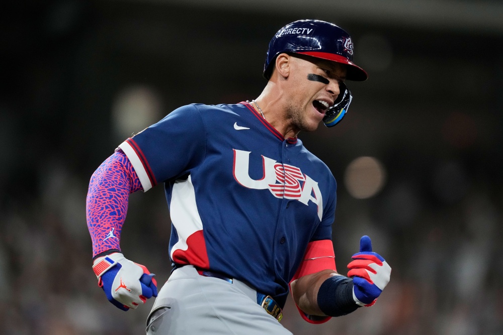 마크 데로사 감독이 이끄는 미국은 7일 미국 텍사스주 휴스턴의 다이킨파크에서 열린 2026 WBC 조별리그 B조 브라질과의 1차전에서 15-5로 승리했다. 마운드에서는 이정후(샌프란시스코 자이언츠)의 팀 동료인 로건 웹이 선발투수로 나와 4이닝 1피안타(1피홈런) 6탈삼진 1실점으로 호투를 펼치면서 승리투수가 됐다. 타선에서는 브라이스 투랑이 6타수 3안타 4타점 1득점으로 활약하며 팀 승리에 기여했다. 로만 앤서니(4타수 2안타 2타점 2볼넷 2득점), 카일 슈와버(4타수 2안타 2타점 2득점)도 팀의 기대에 부응했다. 연합뉴스