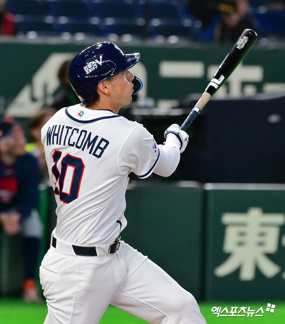 한국은 7일 오후 7시 일본 도쿄돔에서 열리는 WBC 조별리그 2차전에서 김도영(지명타자)~저마이 존스(좌익수)~이정후(중견수)~안현민(우익수)~셰이 위트컴(3루수)~문보경(1루수)~김주원(유격수)~박동원(포수)~김혜성(2루수)으로 이어지는 선발 타순으로 일본 선발 투수 좌완 기쿠치 유세이와 맞붙는다. 류지현 야구대표팀 감독은 '기쿠치는 데이터를 살펴봤는데 피안타율 자체는 좌타자와 우타자 차이가 크지 않았다. 하지만, 하드히트 비율을 보면 우타자가 43%, 좌타자가 35%로 우타가 조금 유리한 지표가 나왔다. 쿠치의 주 구종이 슬라이더라 우타자 쪽이 상대적으로 유리하다고 판단했다'고 했다. 도쿄, 김한준 기자