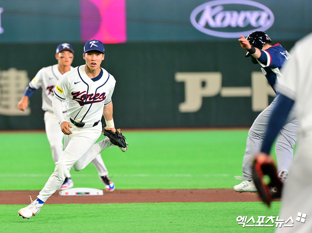 2026 월드베이스볼클래식 한국 야구대표팀 내야수 김혜성이 7일 일본 도쿄돔에서 열리는 한일전에 9번 타자 2루수로 선발 출전한다. 김혜성은 LA 다저스 팀 동료 오타니 쇼헤이와 맞대결에 대해 오타니의 타구를 모두 잡고 삼진을 당하길 바란다며 한일전 필승 의지를 다졌다. 도쿄, 김한준 기자