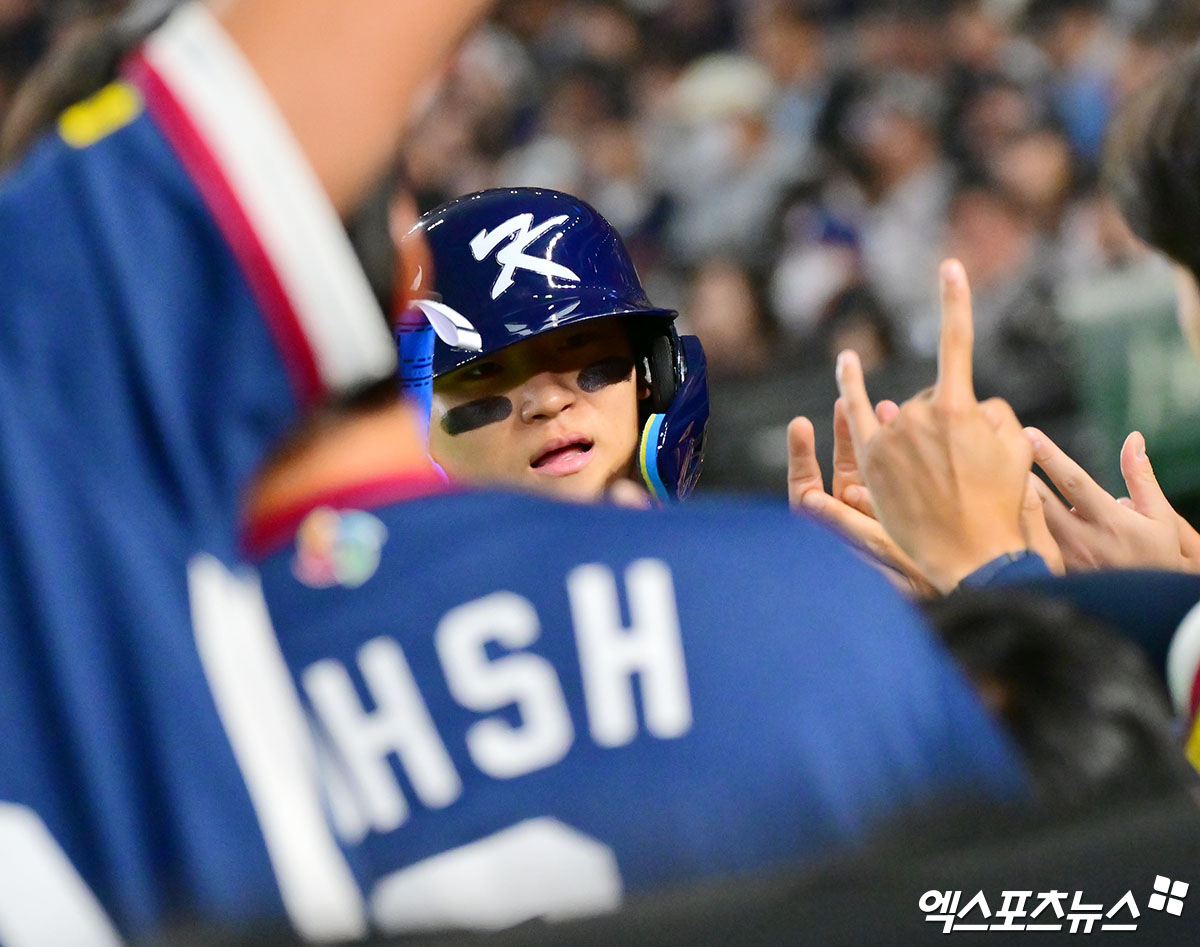 7일 오후 일본 도쿄돔에서 열린 2026 월드베이스볼클래식(WBC) C조 한국과 일본의 경기, 1회초 무사 1,3루 한국 김도영이 이정후의 1타점 적시타때 득점에 성공하고 있다. 도쿄, 김한준 기자