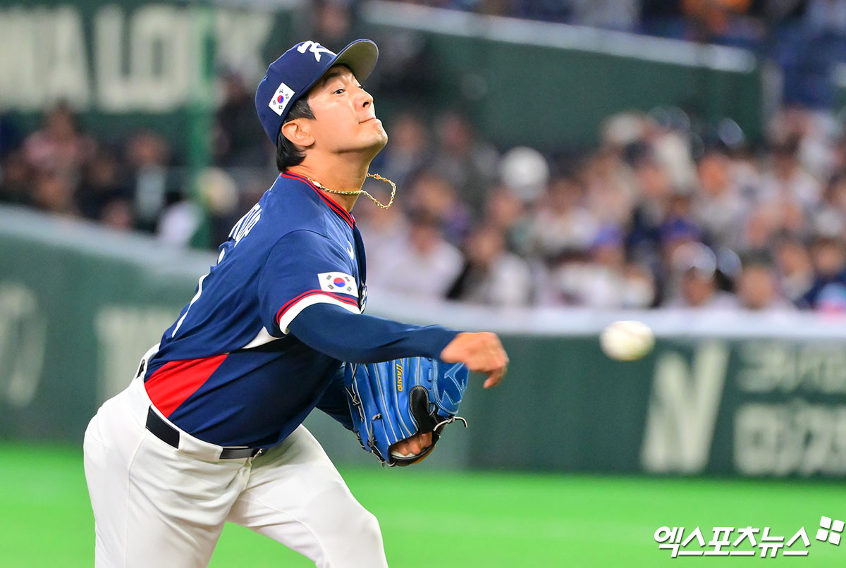 2026 월드베이스볼클래식(WBC) 한국 야구대표팀이 일본 야구대표팀를 상대로 경기 중반까지 팽팽한 흐름을 이어가다 역전패를 당했다. 동시에 2015년 이후 최근 10년 동안 이어지는 한일전 11연패 수렁에 빠졌다. 한국은 7일 일본 도쿄돔에서 2026 WBC C조 조별리그 2차전 한일전을 치러 6-8로 패했다. 조별리그 1승1패를 기록한 한국은 오는 8일 정오 대만과 3차전을 치른다. 한국은 4회초 김혜성의 투런포로 5-5를 만들었으나 7회말 김영규가 등판한 뒤 밀어내기 볼넷과 2타점 중전 적시타를 맞아 순식간에 5-8로 점수 차가 벌어지고 패색이 짙어졌다. 도쿄, 김근한 기자 