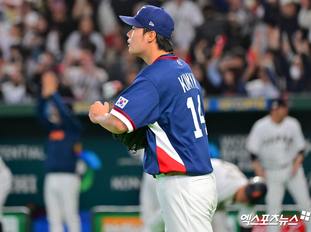 2026 월드베이스볼클래식(WBC) 한국 야구대표팀이 일본 야구대표팀를 상대로 경기 중반까지 팽팽한 흐름을 이어가다 역전패를 당했다. 동시에 2015년 이후 최근 10년 동안 이어지는 한일전 11연패 수렁에 빠졌다. 한국은 7일 일본 도쿄돔에서 2026 WBC C조 조별리그 2차전 한일전을 치러 6-8로 패했다. 조별리그 1승1패를 기록한 한국은 오는 8일 정오 대만과 3차전을 치른다. 한국은 4회초 김혜성의 투런포로 5-5를 만들었으나 7회말 김영규가 등판한 뒤 밀어내기 볼넷과 2타점 중전 적시타를 맞아 순식간에 5-8로 점수 차가 벌어지고 패색이 짙어졌다. 도쿄, 김근한 기자 