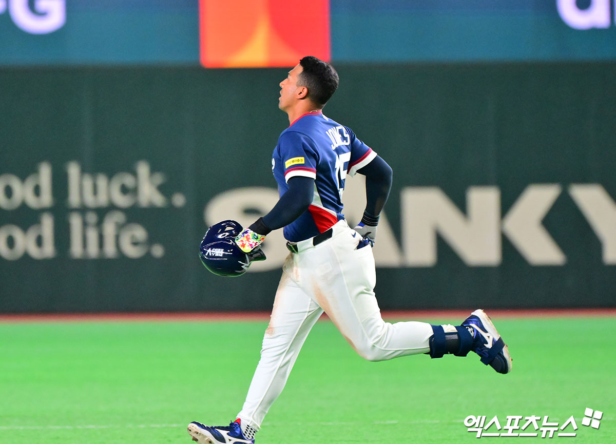 7일 오후 일본 도쿄돔에서 열린 2026 월드베이스볼클래식(WBC) C조 한국과 일본의 경기, 9회초 1사 한국 저마이 존스가 아쉬워하고 있다. 도쿄, 김한준 기자