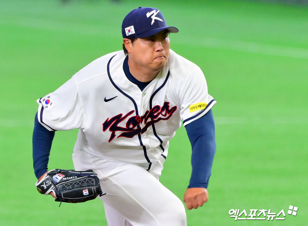 2026 월드베이스볼클래식(WBC) 한국 야구대표팀 류현진이 지난 2009년 3월 6일 WBC 대만전 등판 이후 6211일 만에 도쿄돔 마운드에 올라 대만전 실점을 최소화했다. 류현진은 8일 정오부터 일본 도쿄돔에서 열린 2026 WBC C조 대만전에 선발 등판해 3이닝 50구 3피안타 3탈삼진 1실점을 기록했다. 예상대로 호투했으나 홈런 한 방 내준 것이 안타까웠다. 류현진은 2회초 선두타자 장위청에게 던진 시속 약 141km 포심 패스트볼을 던졌다가 비거리 102m짜리 좌월 솔로 홈런을 허용했다. 도쿄, 김한준 기자