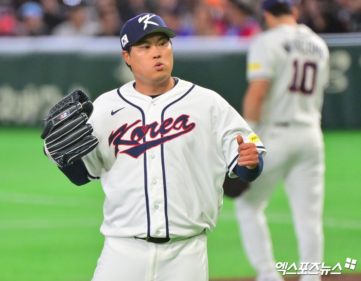 8일 오후 일본 도쿄돔에서 열린 2026 월드베이스볼클래식(WBC) C조 한국과 대만의 경기, 3회초 2사 1루 한국 류현진이 대만 천천웨이에게 안타를 허용한 후 아쉬워하고 있다. 도쿄, 김한준 기자