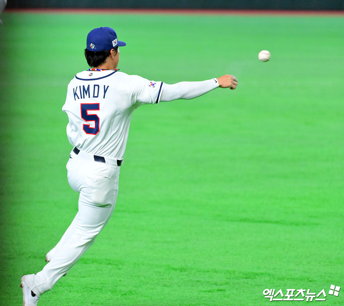 8일 오후 일본 도쿄돔에서 열린 2026 월드베이스볼클래식(WBC) C조 한국과 대만의 경기, 3회초 한국 김도영이 대만 린자정의 타구를 처리하고 있다. 도쿄, 김한준 기자