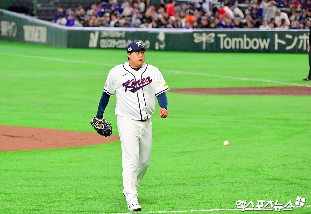 8일 오후 일본 도쿄돔에서 열린 2026 월드베이스볼클래식(WBC) C조 한국과 대만의 경기, 1회초 수비를 마친 한국 류현진이 더그아웃으로 향하고 있다. 도쿄, 김한준 기자