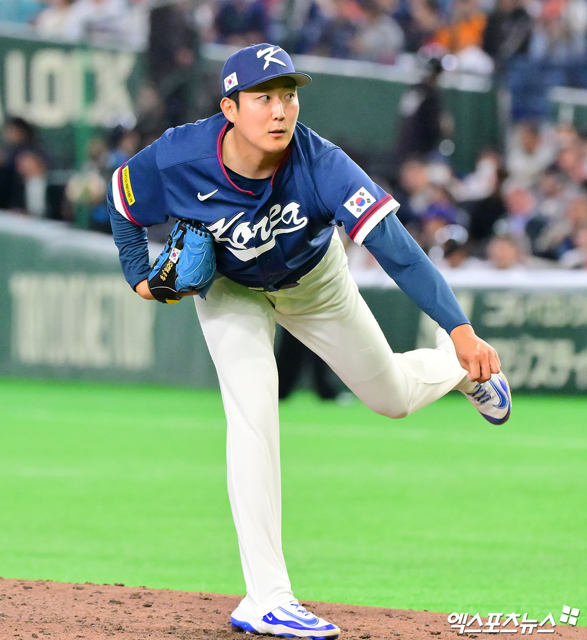 7일 오후 일본 도쿄돔에서 열린 2026 월드베이스볼클래식(WBC) C조 한국과 일본의 경기, 5회말 한국 손주영이 공을 힘차게 던지고 있다. 도쿄, 김한준 기자