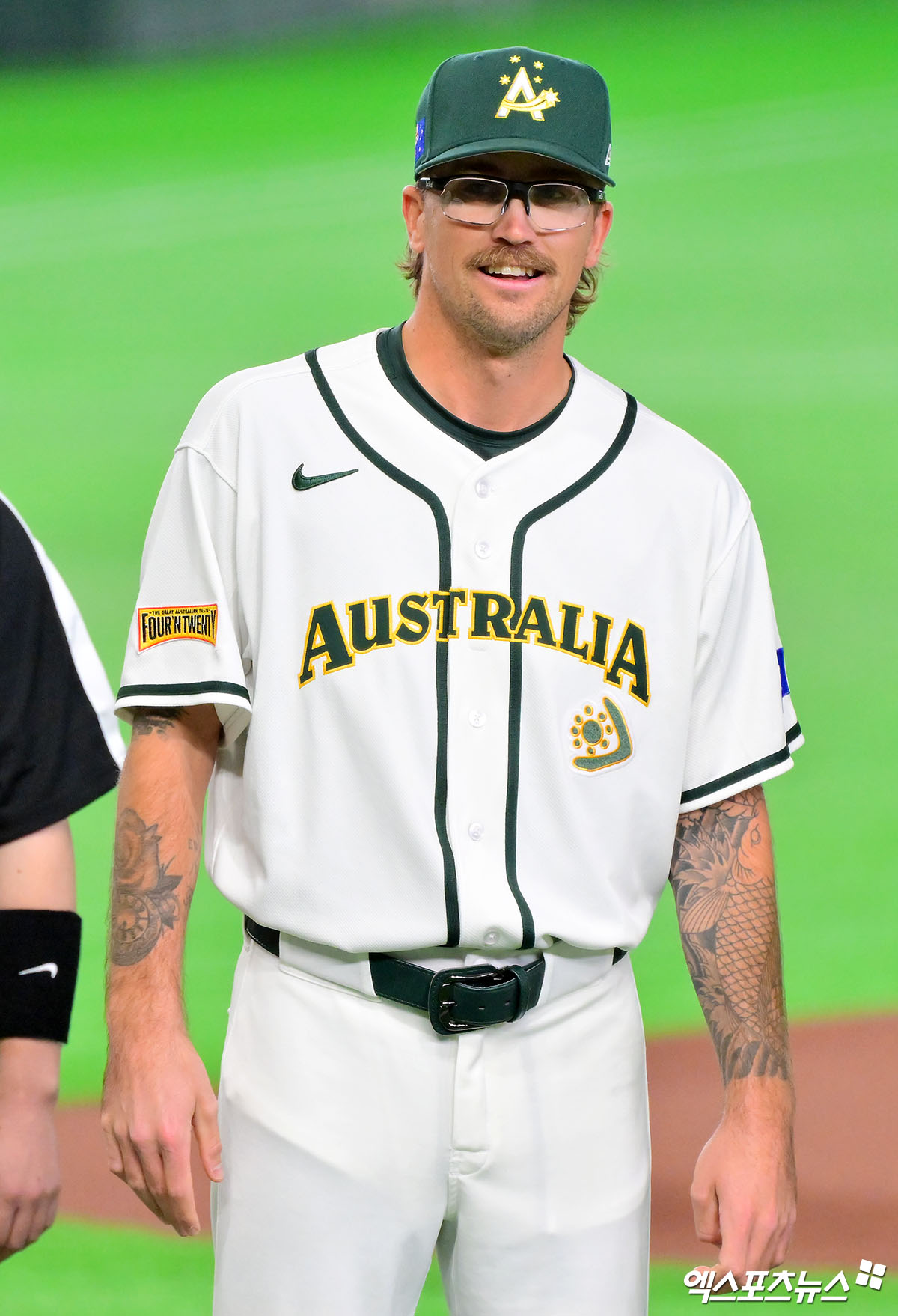 일본 야구대표팀은 8일 일본 도쿄돔에서 열린 2026 월드베이스볼클래식 조별리그 C조 경기에서 호주를 4-3으로 꺾었다. 일본은 3연승으로 8강행 조기 확정에 성공했다. 호주가 패하면서 한국은 9일 오후 7시 같은 장소에서 열리는 호주와 조별리그 최종전에서 이길 경우 8강 진출을 바라볼 수 있게 됐다. 한국이 호주를 꺾으면 한국과 대만, 호주가 나란히 2승 2패 동률이 되고, 이 경우 세 나라 맞대결에서 아웃카운트 당 실점이 가장 적은 팀이 조 2위가 된다. 한국이 8강에 오르려면 9이닝 경기 기준으로 2실점 이하 5점 차 이상으로 이겨야 한다. 사진은 한국전 선발로 내정된 호주의 LG 트윈스 왼손 투수 라클란 웰스. 도쿄, 김한준 기자