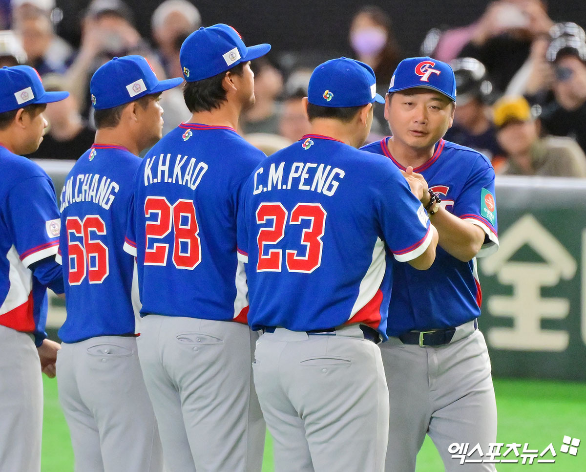 8일 오후 일본 도쿄돔에서 열린 2026 월드베이스볼클래식(WBC) C조 한국과 대만의 경기, 한국이 승부치기까지 가는 끝에 대만에 4:5 역전패를 당했다. 한국 선수들이 아쉬워하고 있다. 일본 도쿄, 김한준 기자