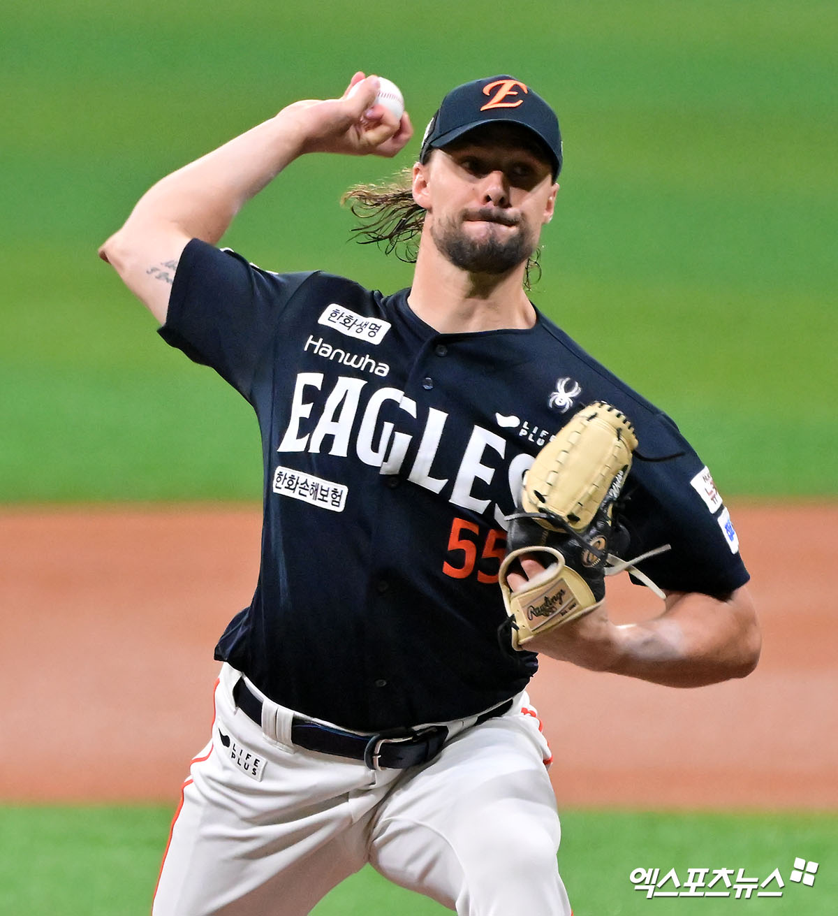 6일 오후 서울 구로구 고척스카이돔에서 열린 '2025 신한 SOL Bank KBO리그' 한화 이글스와 키움 히어로즈의 경기, 1회말 한화 선발투수 와이스가 공을 힘차게 던지고 있다. 엑스포츠뉴스 DB