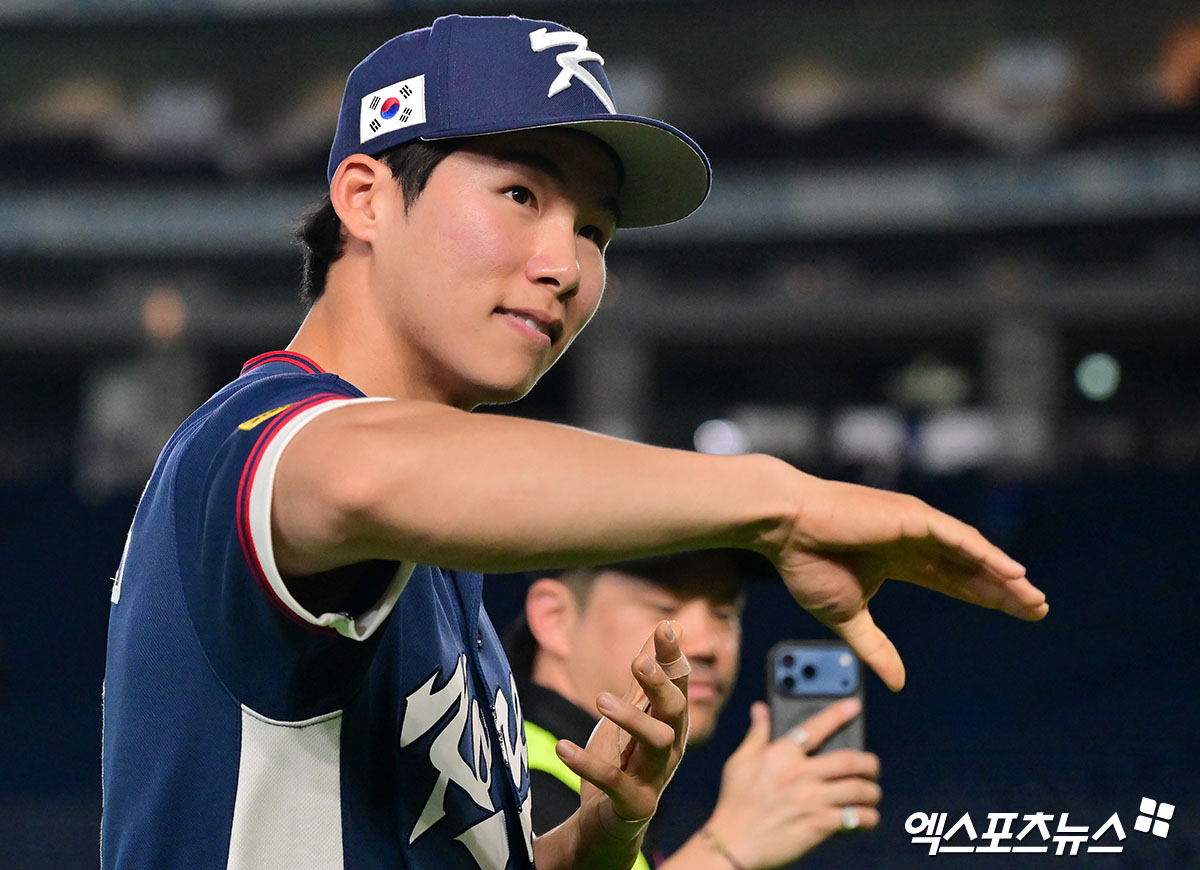 9일 오후 일본 도쿄돔에서 열린 2026 월드베이스볼클래식(WBC) C조 한국과 호주의 경기, 한국이 호주에 7:2로 승리하며 17년 만에 대회 2라운드 진출에 성공했다.  한국 김혜성이 인사를 하고 있다. 엑스포츠뉴스 DB