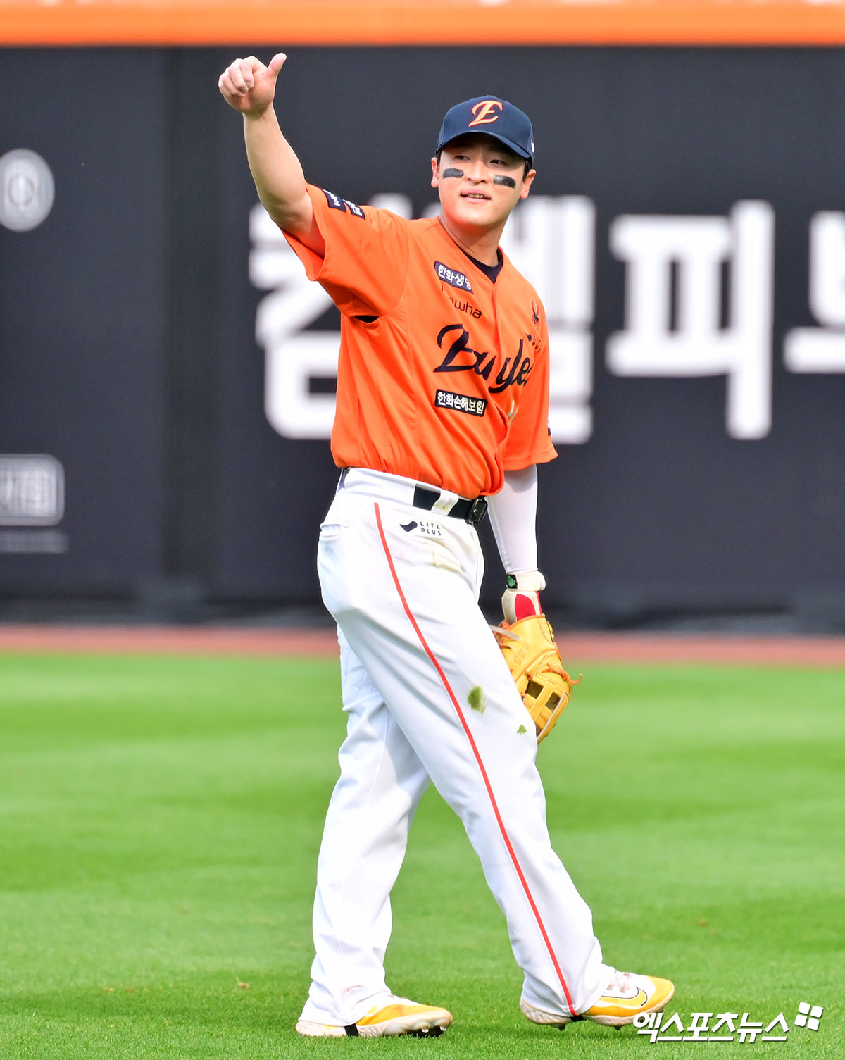 한화 이글스 외야수 이진영이 12일 대전 한화생명 볼파크에서 열린 삼성 라이온즈와의 2026 KBO 시범경기 개막전에서 8회말 2점 홈런을 기록했다. 사진 엑스포츠뉴스 DB