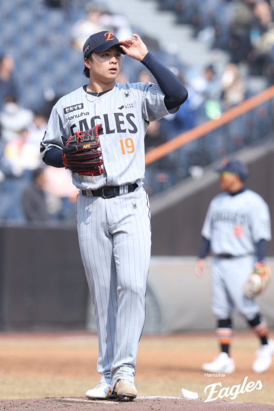 한화 이글스 대만 출신 좌완 왕옌청이 12일 대전 한화생명 볼파크에서 열린 삼성 라이온즈와의 2026 KBO 시범경기 개막전에 선발등판, 3이닝 3실점으로 부진했다. 사진 한화 이글스