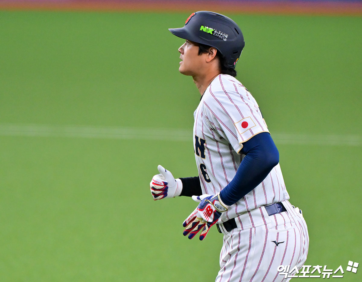 2일 오후 일본 오사카 교세라돔에서 열린 일본과 오릭스 버팔로스의 평가전 경기, 1회초 1사 일본 오타니가 타격을 하고 있다. 엑스포츠뉴스 DB