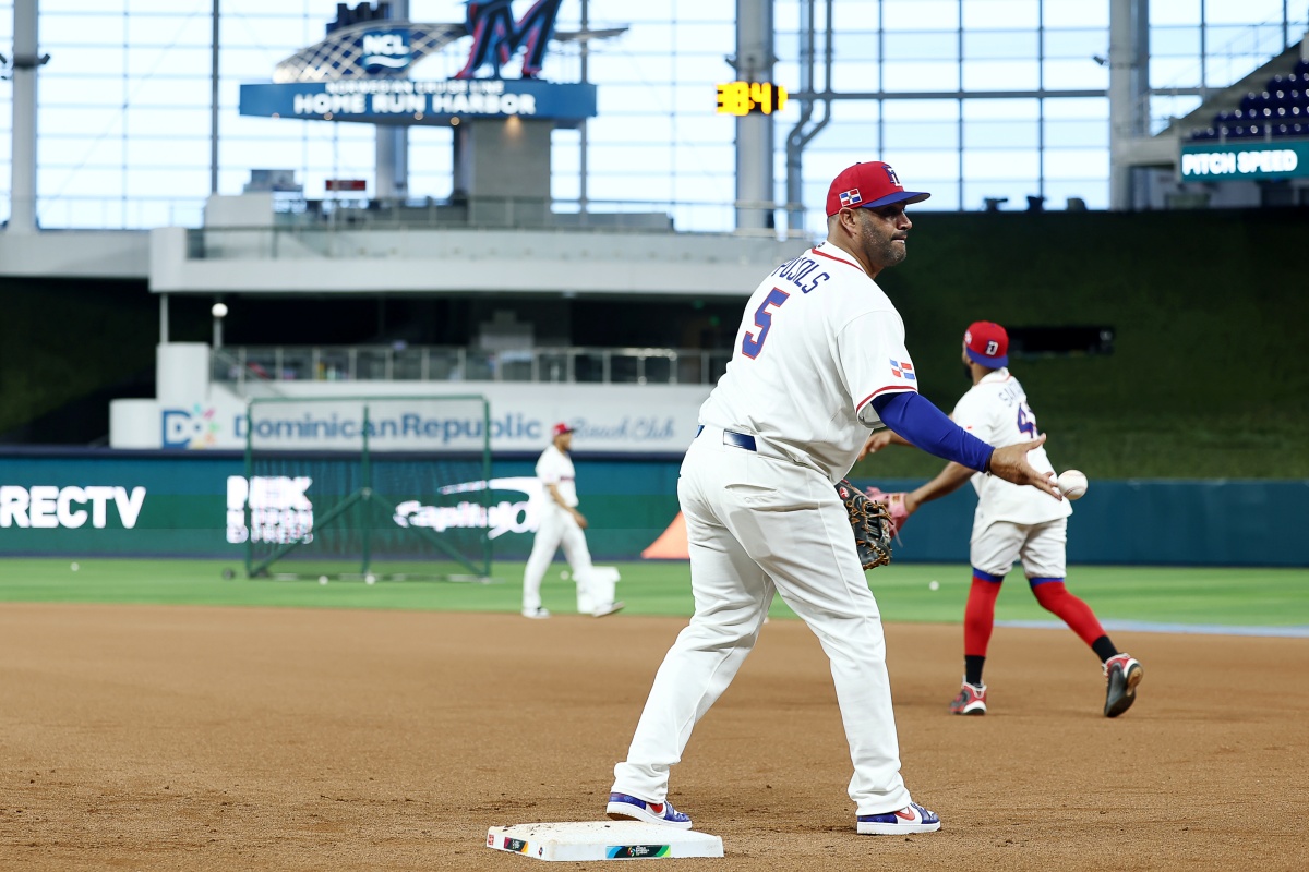 도미니카공화국 야구대표팀을 이끌고 있는 앨버트 푸홀스 감독이 13일 진행된 2026 월드베이스볼클래식(WBC) 2라운드 공식 기자회견에 참석해 한국 대표팀에 대해 전반적으로 깔끔한 경기를 하고 실수를 거의 하지 않는다고 평가했다. 그러면서 실수를 최소화하고 준비된 상태로 경기를 치러야 하는 점을 강조했다. 연합뉴스
