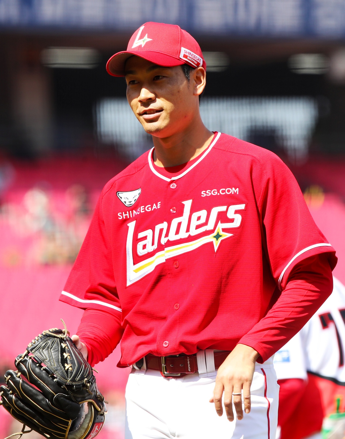 13일 오후 광주-KIA챔피언스필드에서 열린 2026 신한 SOL KBO리그 SSG 랜더스와 KIA 타이거즈의 시범경기, SSG 선발 타케다가 이닝을 마친 뒤 더그아웃으로 향하고 있다. SSG 랜더스