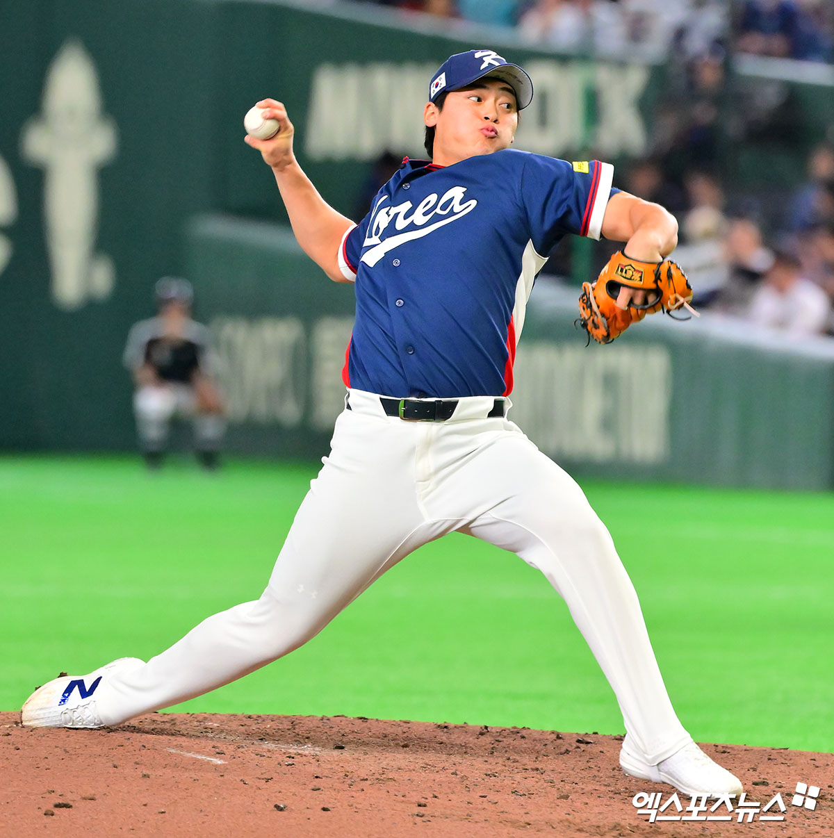 7일 오후 일본 도쿄돔에서 열린 2026 월드베이스볼클래식(WBC) C조 한국과 일본의 경기, 3회말 2사 한국 조병현이 공을 힘차게 던지고 있다. 엑스포츠뉴스 DB