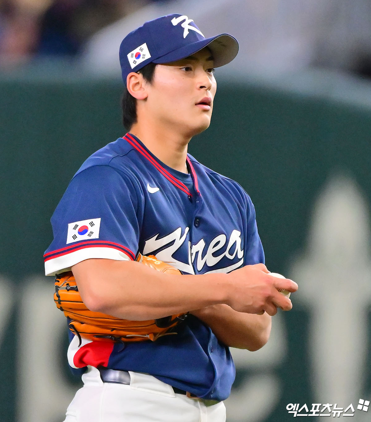 9일 오후 일본 도쿄돔에서 열린 2026 월드베이스볼클래식(WBC) C조 한국과 호주의 경기, 8회말 1사 1루 한국 조병현이 호주 미드에게 볼넷을 허용한 후 아쉬워하고 있다. 엑스포츠뉴스 DB