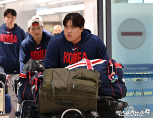 류현진 ‘마지막 태극마크를 마치고’[포토]