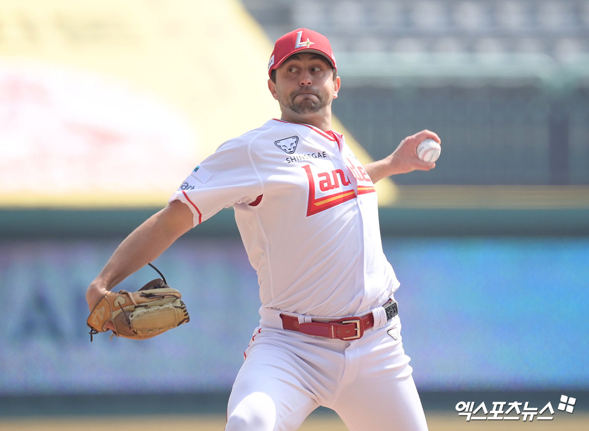 SSG 랜더스 새 외국인 투수 앤서니 베니지아노가 17일 인천 SSG랜더스필드에서 열린 2026 KBO 시범경기 삼성 라이온즈전에 선발등판, 4이닝 무실점으로 호투했다. 사진 고아라 기자