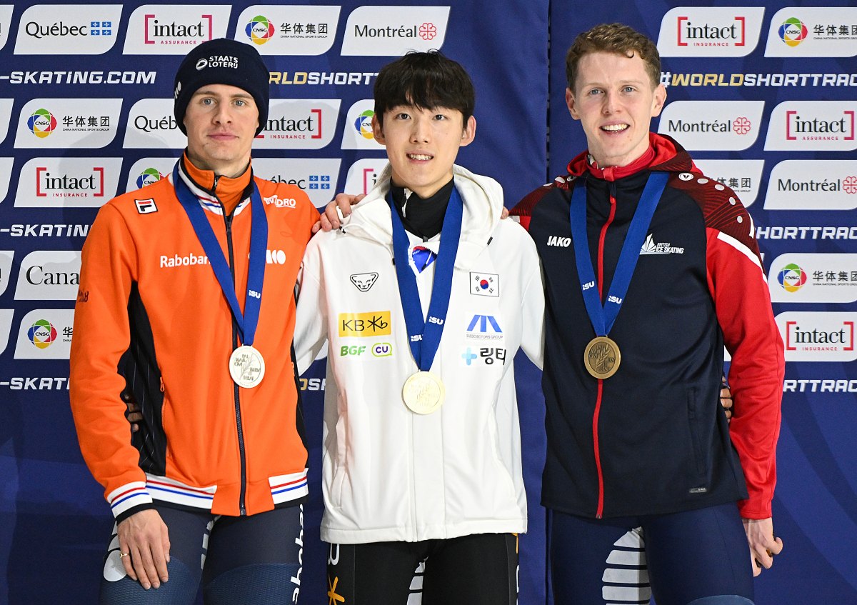 한국 쇼트트랙 대표팀은 지난 16일(한국시간) 캐나다 몬트리올에서 막을 내린 2026 국제빙상경기연맹(ISU) 쇼트트랙 세계선수권대회에서 금메달 4개를 따냈다. 남자부 막내 임종언(고양시청)이 남자 1000m와 1500m에서 금메달을 따내며 2관왕에 올랐을 뿐만 아니라 ISU 최우수 신인상으로 선정됐다. 여자부 에이스 김길리(성남시청)도 여자 1000m와 1500m를 모두 우승하면서 금메달 2개를 목에 걸었다. 반면 중국은 2026 밀라노-코르티나 동계올림픽에 이어 세계선수권대회에서도 금메달을 한 개도 얻지 못하면서 한국과의 경쟁에서 크게 뒤쳐졌다. 연합뉴스