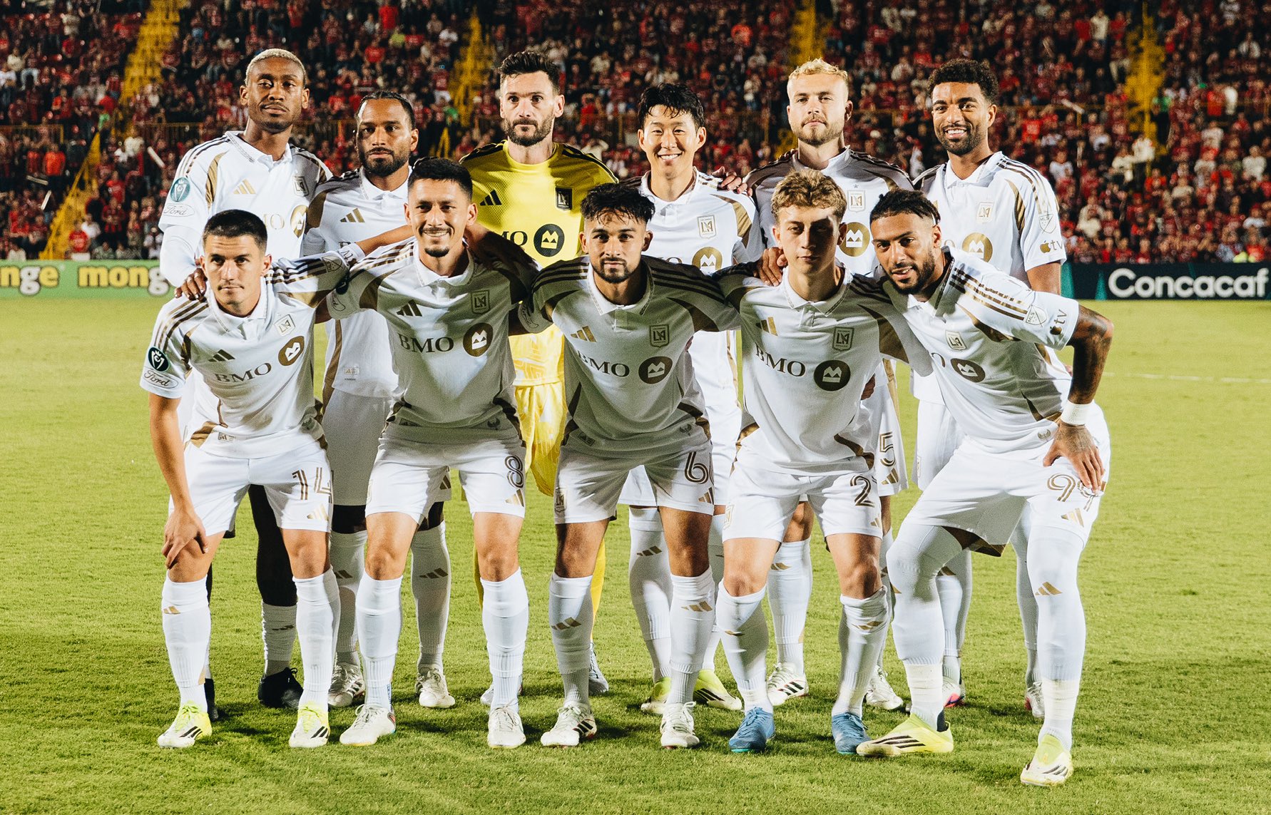 손흥민의 분노가 LAFC를 일깨웠다. LAFC가 2026시즌 북중미카리브해연맹(CONCACAF) 챔피언스컵 극적인 8강 진출에 성공했다. LAFC가 18일(한국시간) 코스타리카 알라후엘라에 있는 에스타디오 알레한드로 모레라 소토에서 열린 알라후엘렌세와의 대회 16강 2차전에서 다비드 마르티네스의 극장 골로 2-1 역전승을 거뒀다. 사진 LAFC