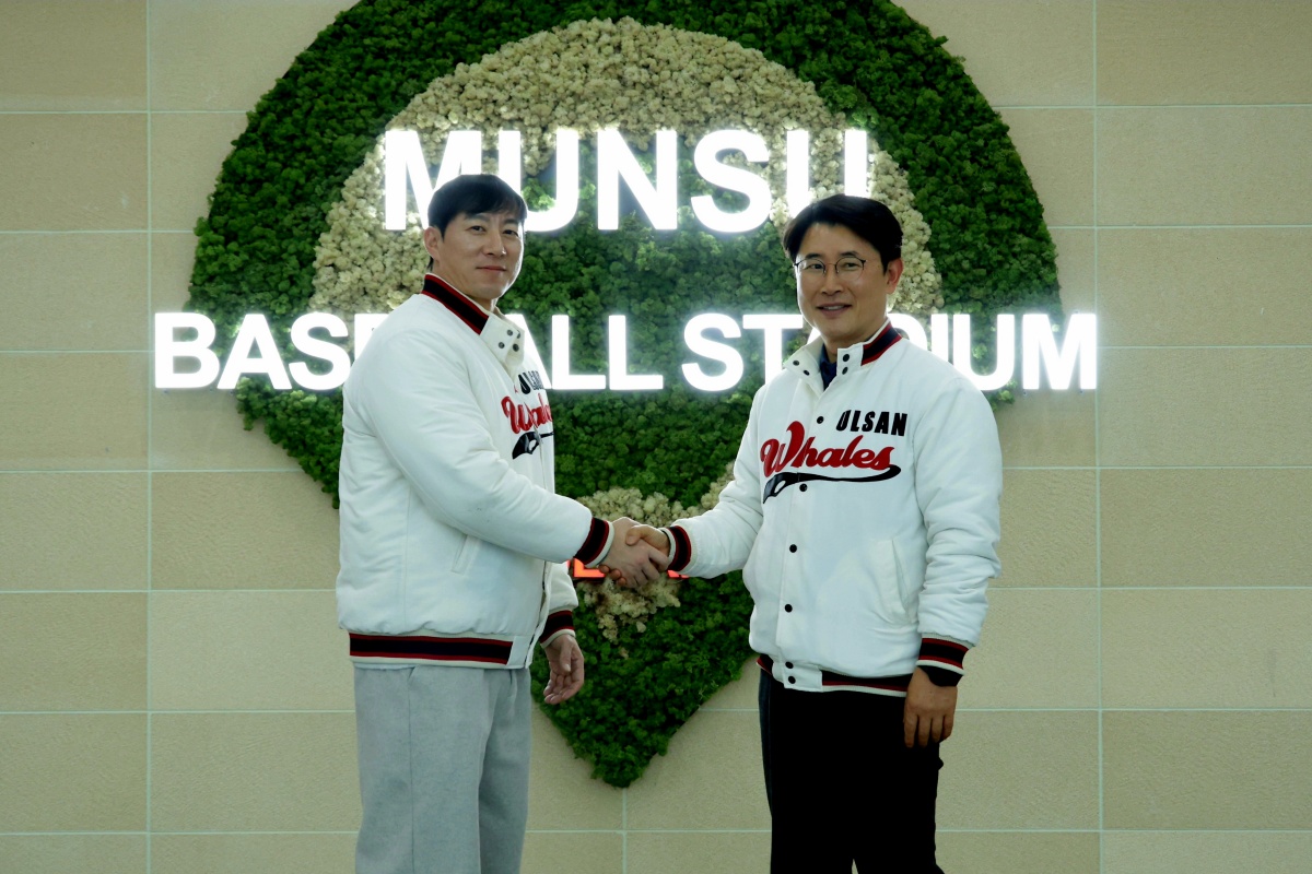 소속팀 없이 개인 운동을 소화하던 베테랑 좌완투수 고효준이 18일 KBO 퓨처스리그 시민구단 울산 웨일즈에 입단했다. 울산 웨일즈는 풍부한 경험과 노하우를 갖춘 고효준이 불펜 운영의 안정감을 더해줄 것으로 기대한다. 울산 웨일즈