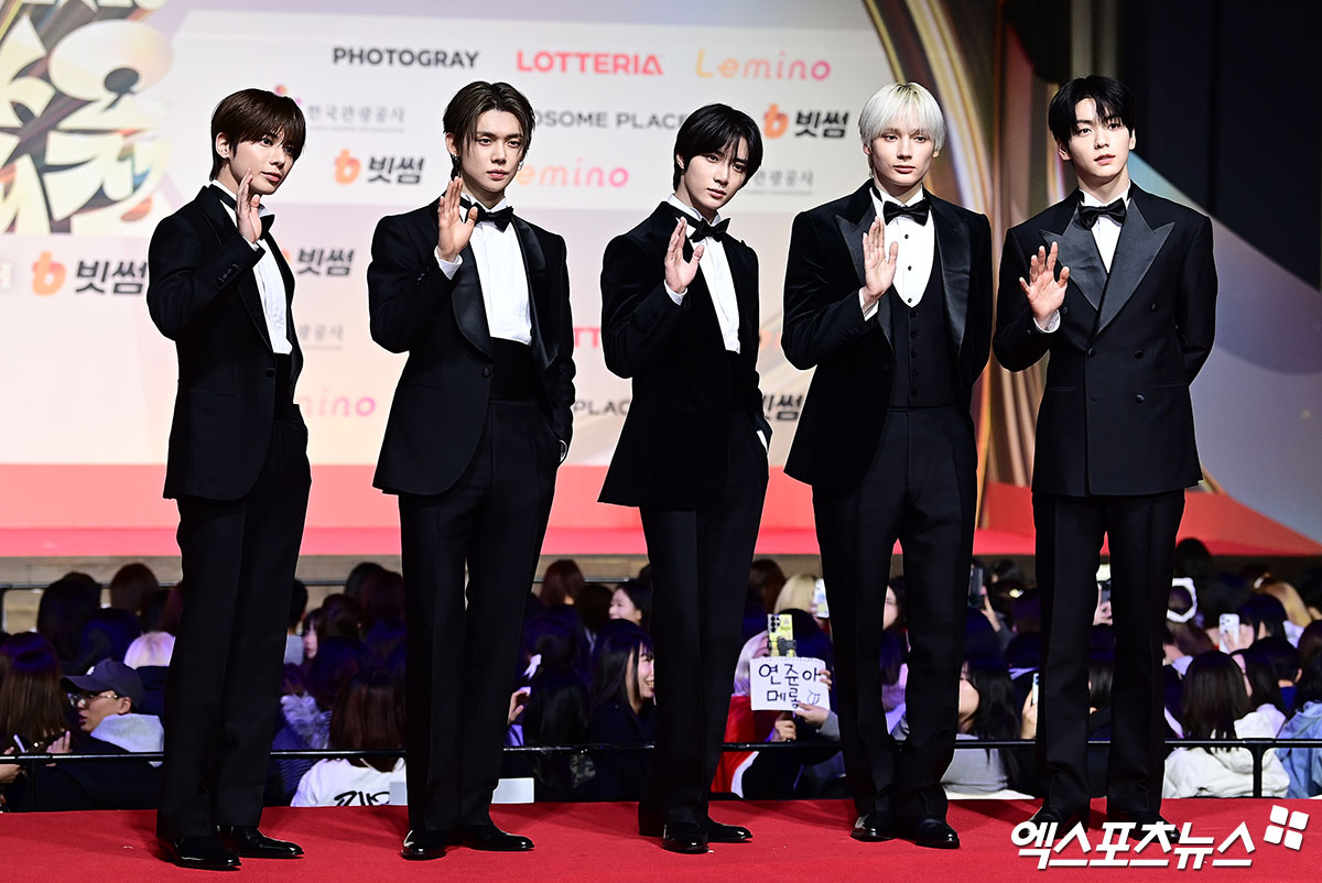 투모로우바이투게더.