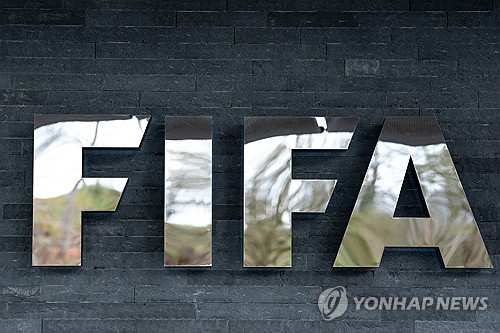 국제축구연맹(FIFA)이 이란의 2026 FIFA 북중미 월드컵 개최지 변경 요청을 받아들이지 않을 것으로 보인다. 영국 인디펜던트는 20일(한국시간) 잔니 인판티노 FIFA 회장이 이란의 월드컵 경기 개최지 변경 요청에 답변했다. 그는 이란의 요청을 거부하고 월드컵이 예정대로 진행될 것이라고 발표했다고 보도했다. FIFA 대변인은 월드컵을 계획된 일정대로 치르겠다는 뜻을 전했다. 사실상 개최지 변경에 대한 거절 의사를 드러낸 것이다. 연합뉴스
